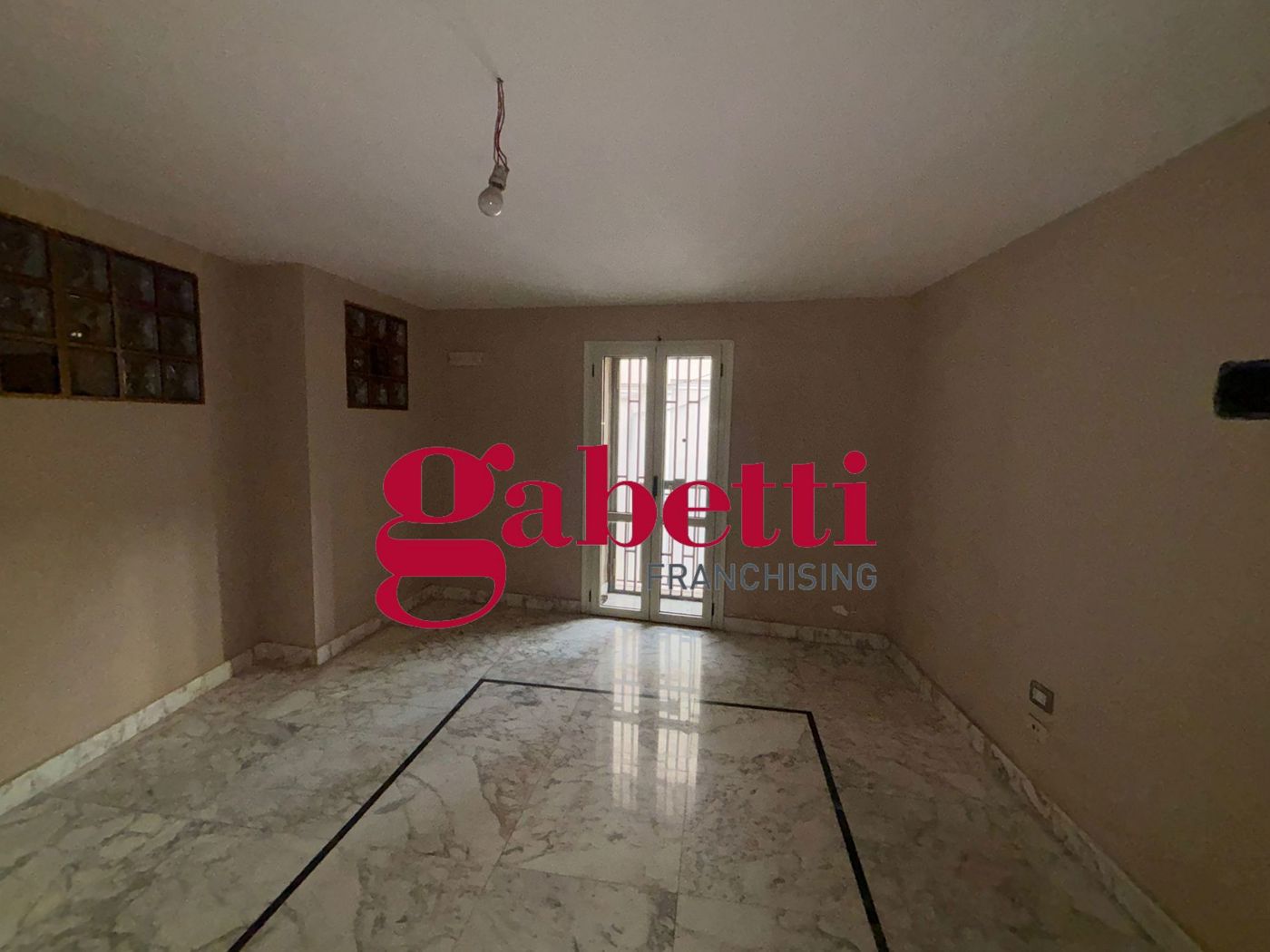 Negozio in affitto a Recale