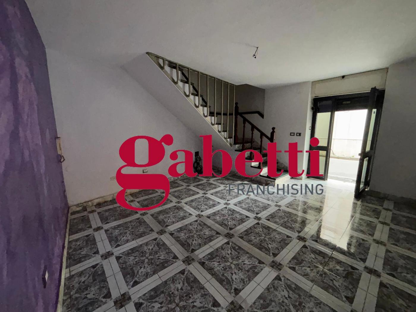 Negozio in affitto a Recale