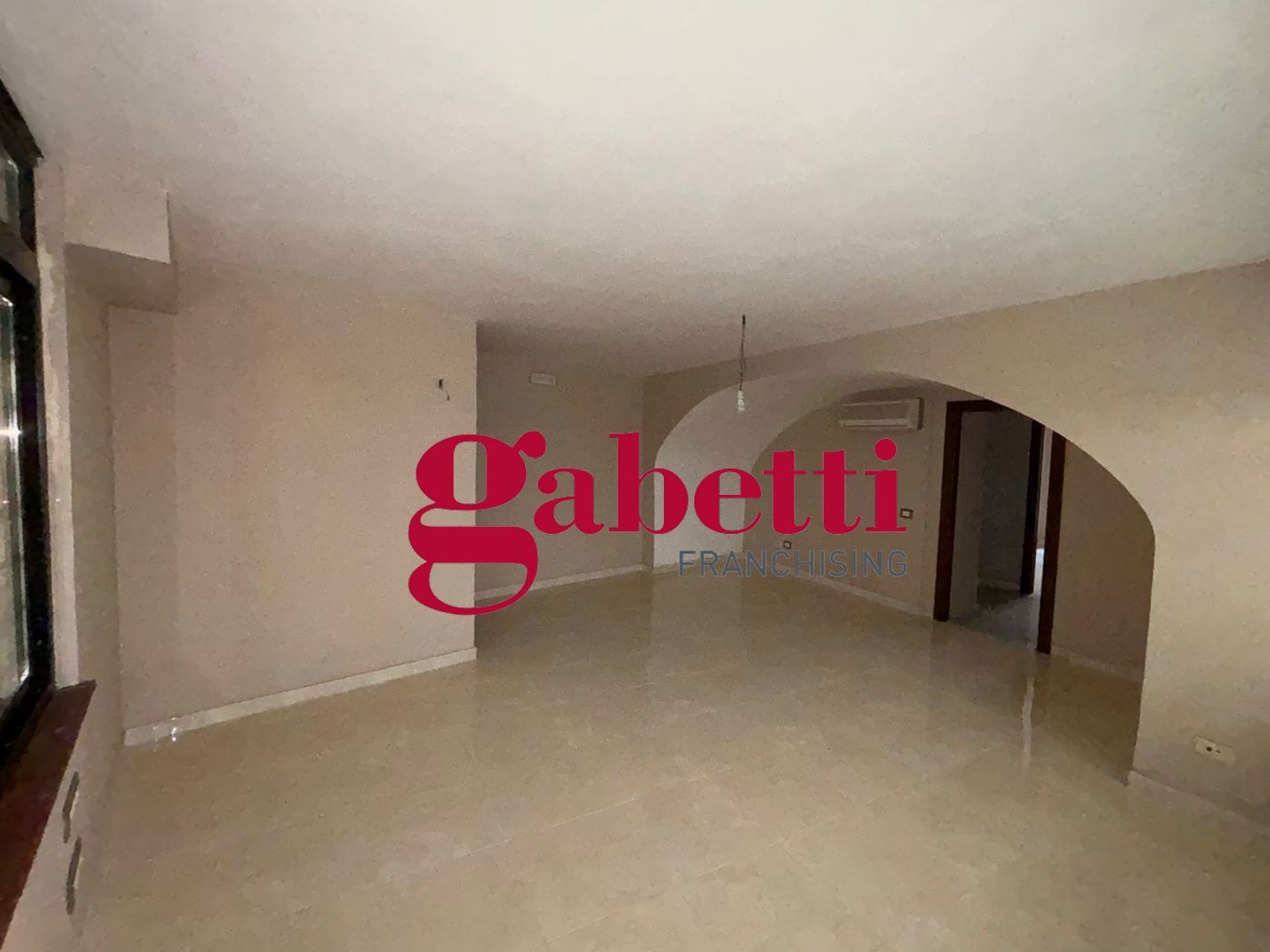 Negozio in affitto a Recale