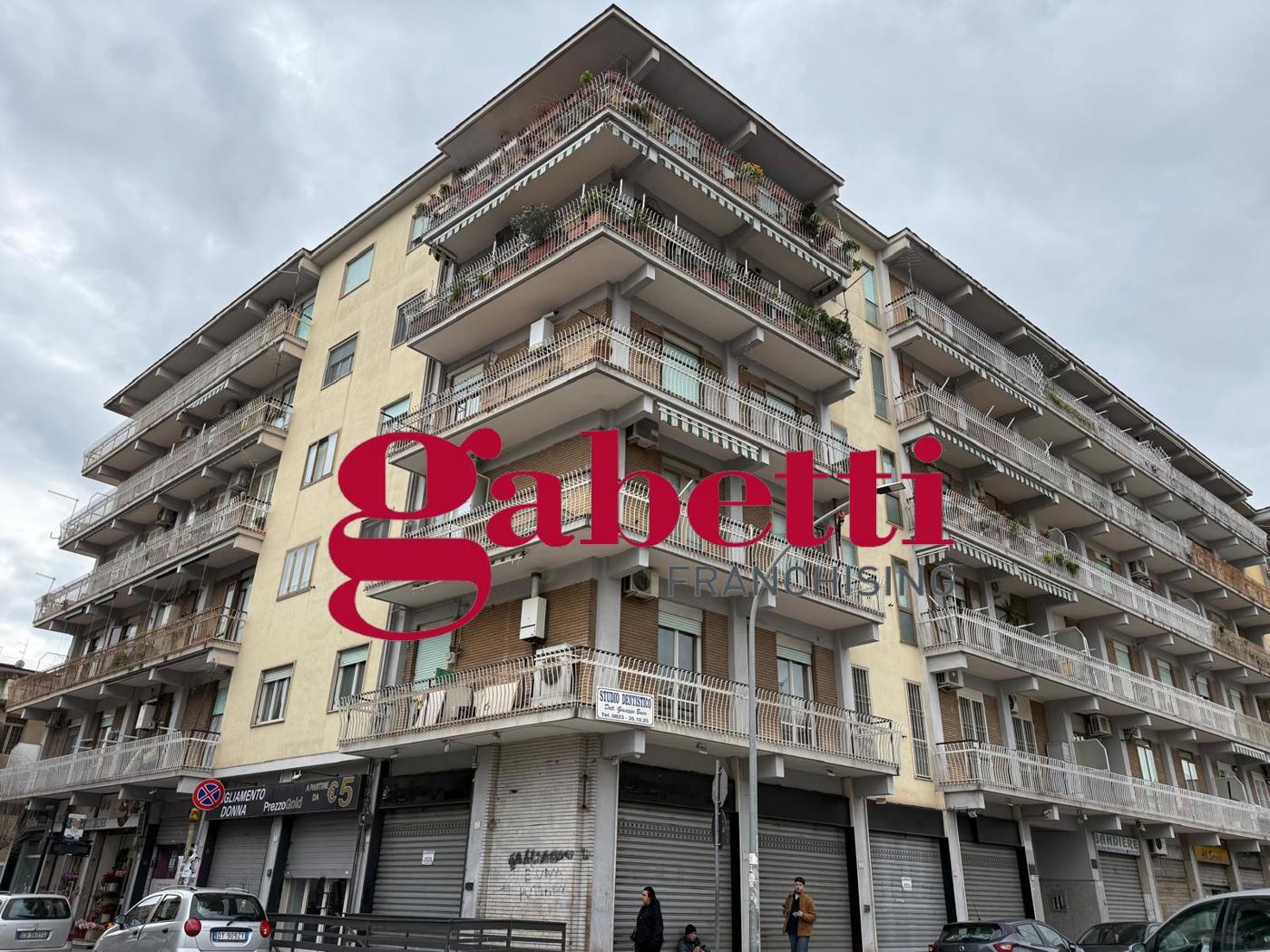 Negozio in affitto a Caserta