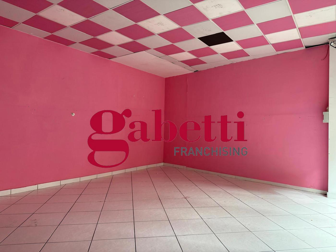 Negozio in affitto a Caserta