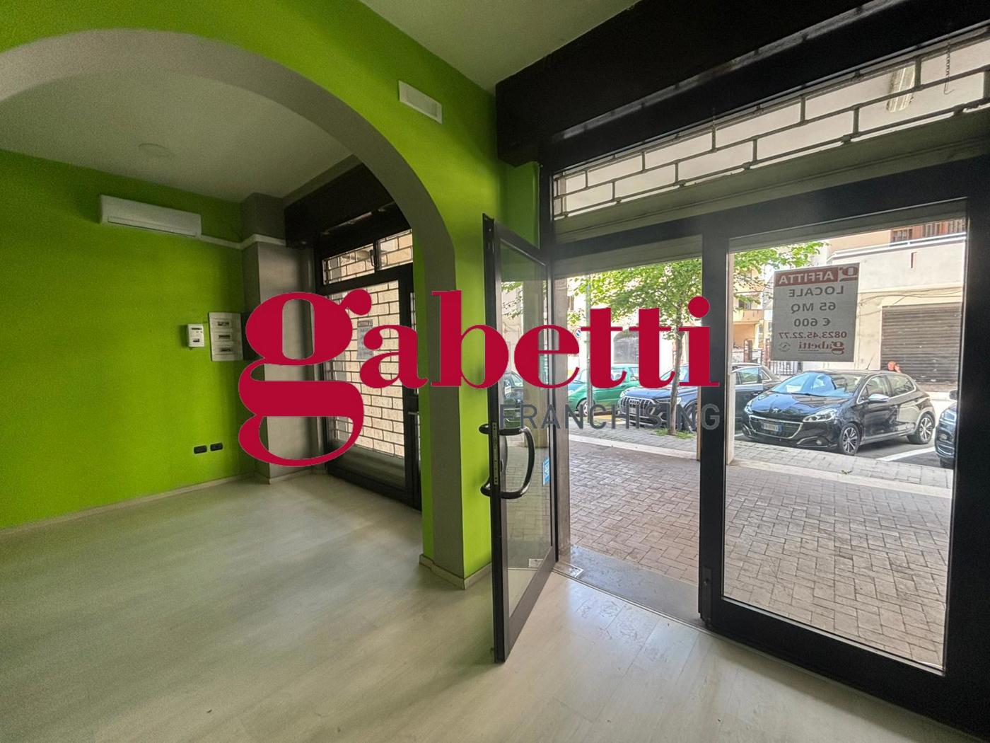 Negozio in affitto a San Nicola la Strada