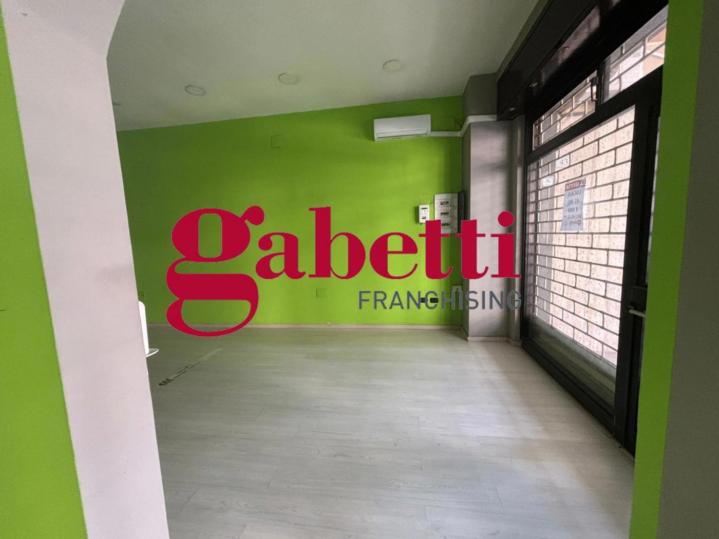 Negozio in affitto a San Nicola la Strada