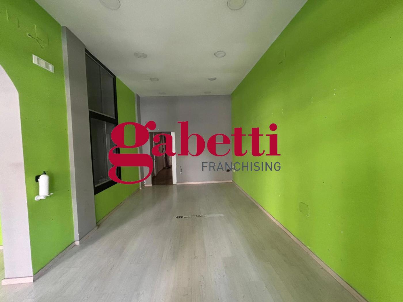 Negozio in affitto a San Nicola la Strada