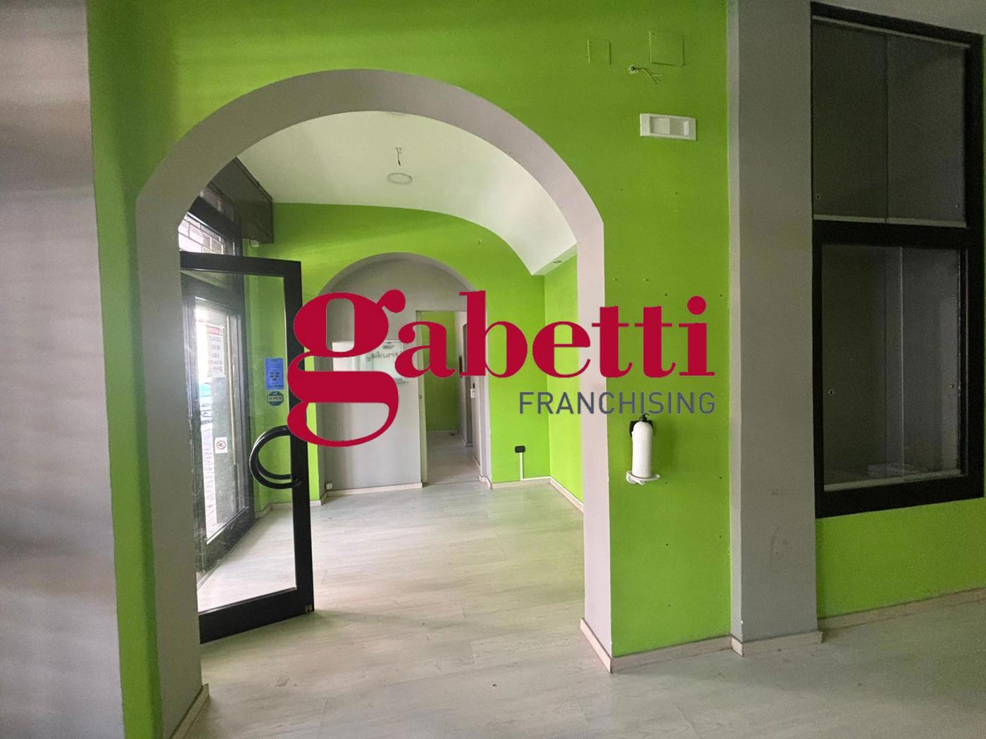 Negozio in affitto a San Nicola la Strada