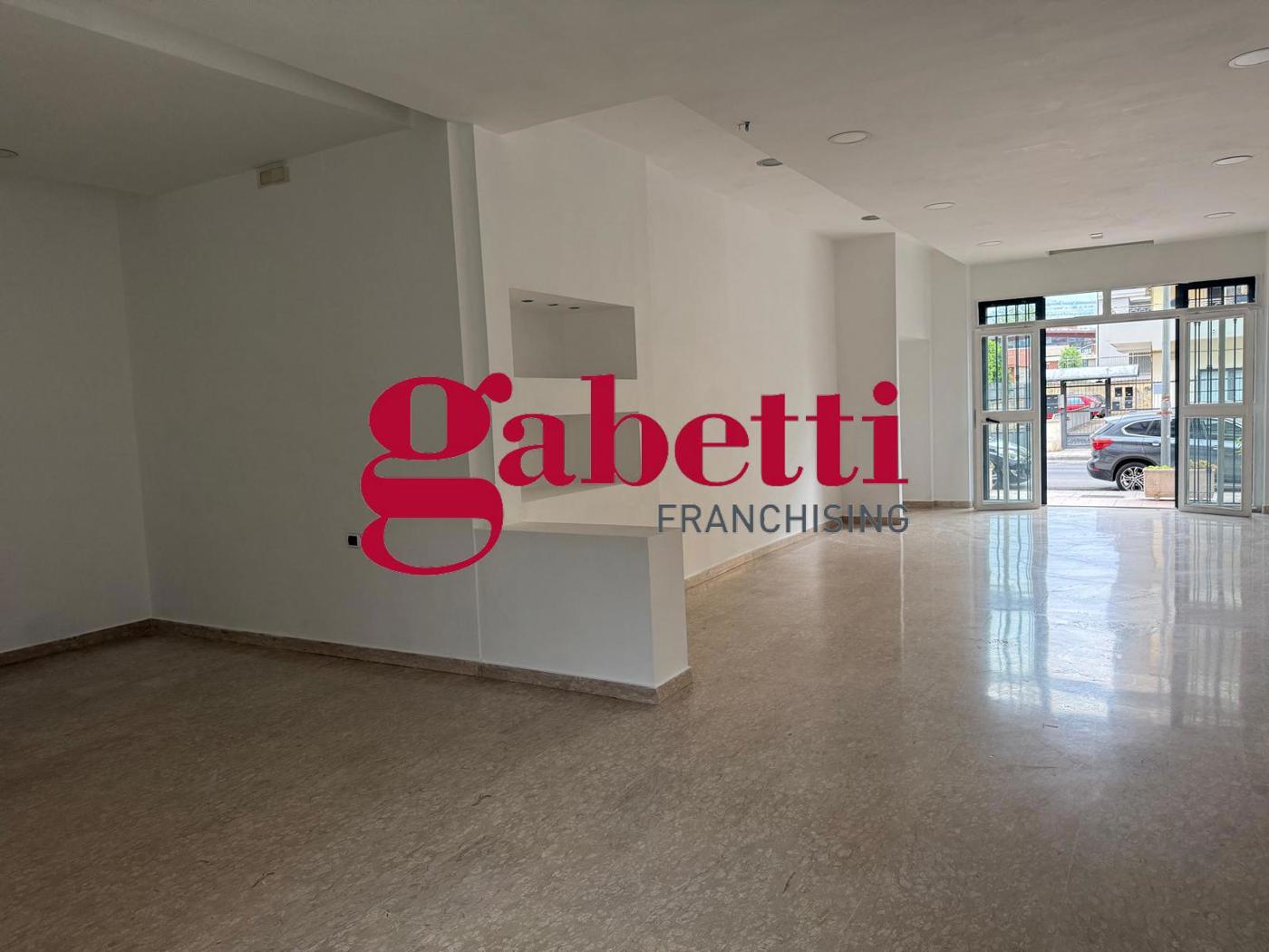 Negozio in affitto a San Nicola la Strada