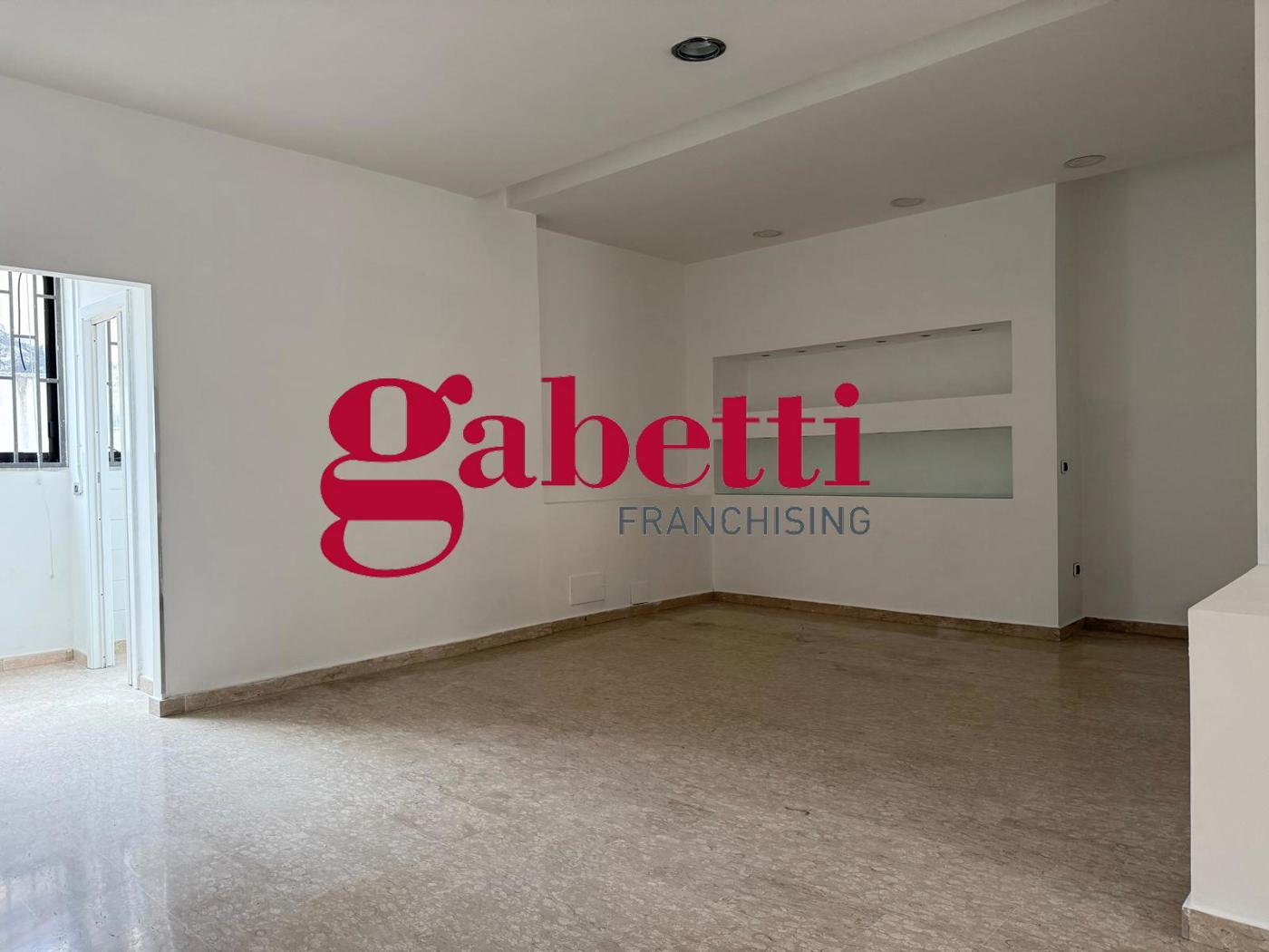 Negozio in affitto a San Nicola la Strada