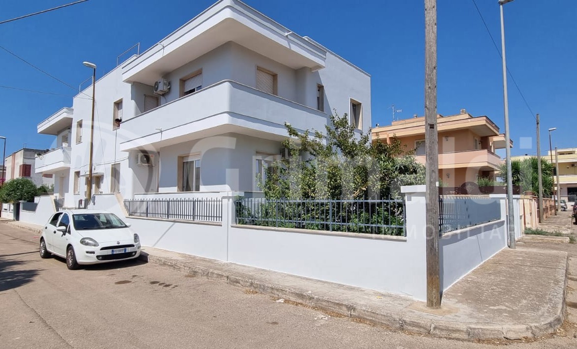 Casa indipendente con giardino a Alezio