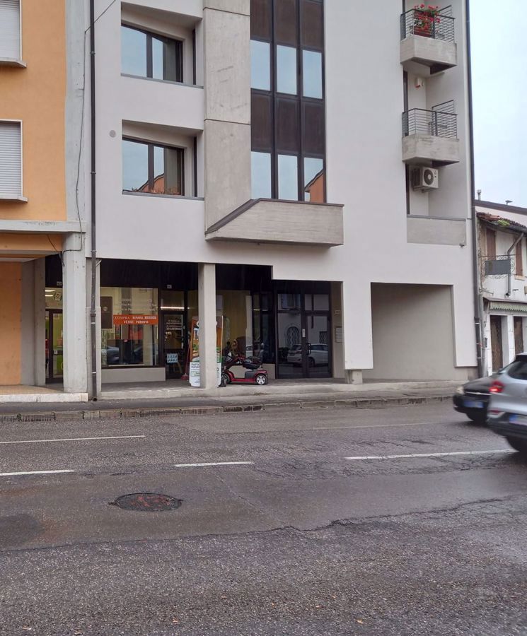 Negozio in vendita a Verona