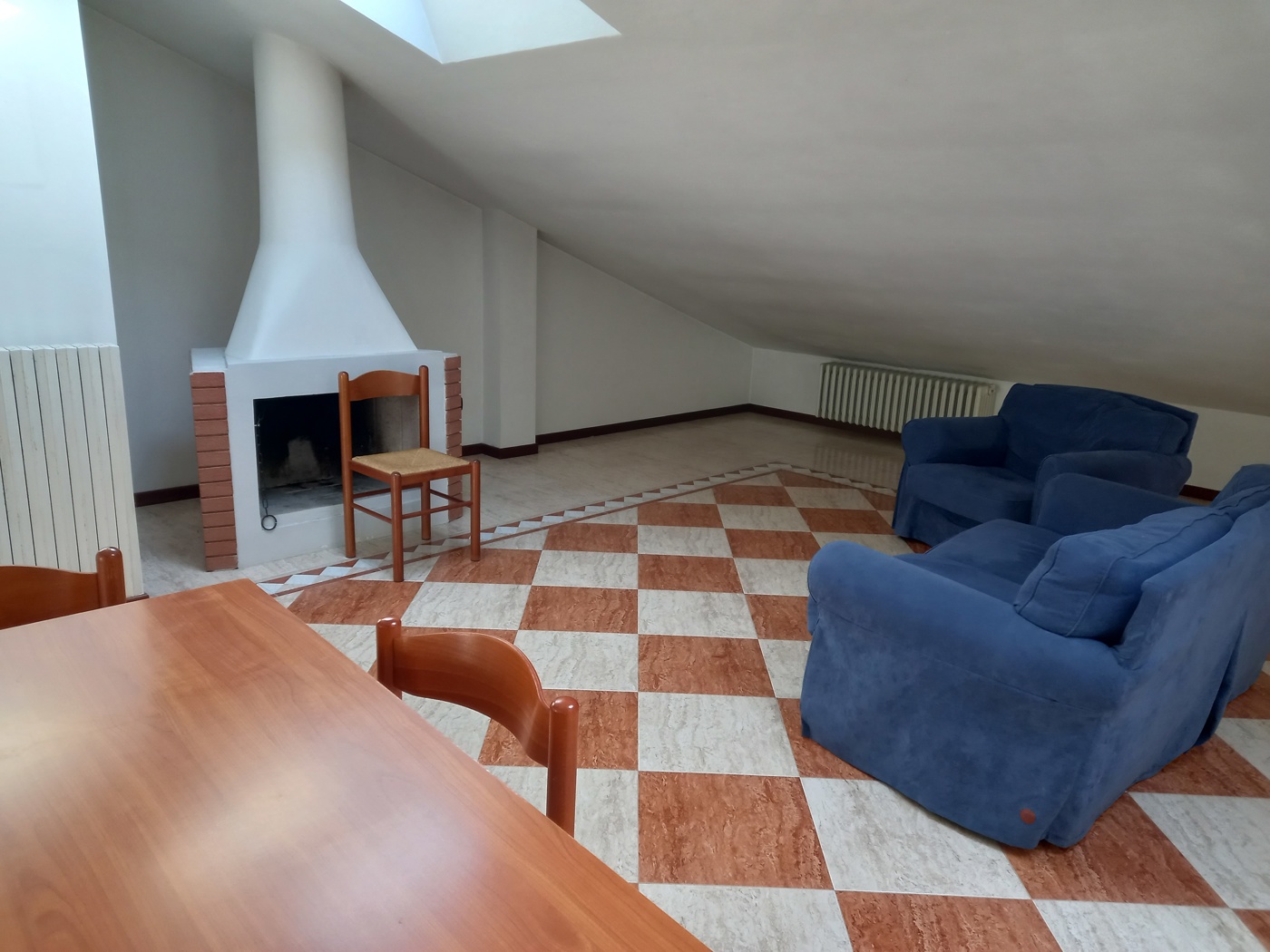 Attico arredato in affitto a Verona