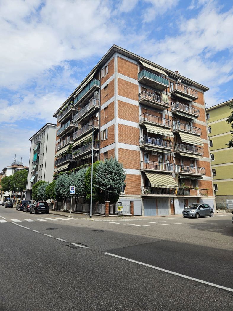 Quadrilocale arredato in affitto a Verona