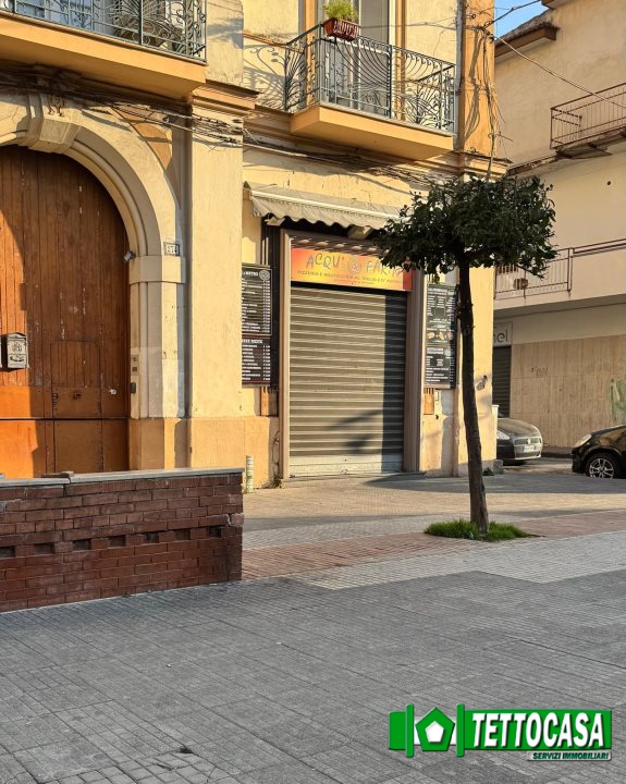 Locale commerciale in vendita a Marigliano