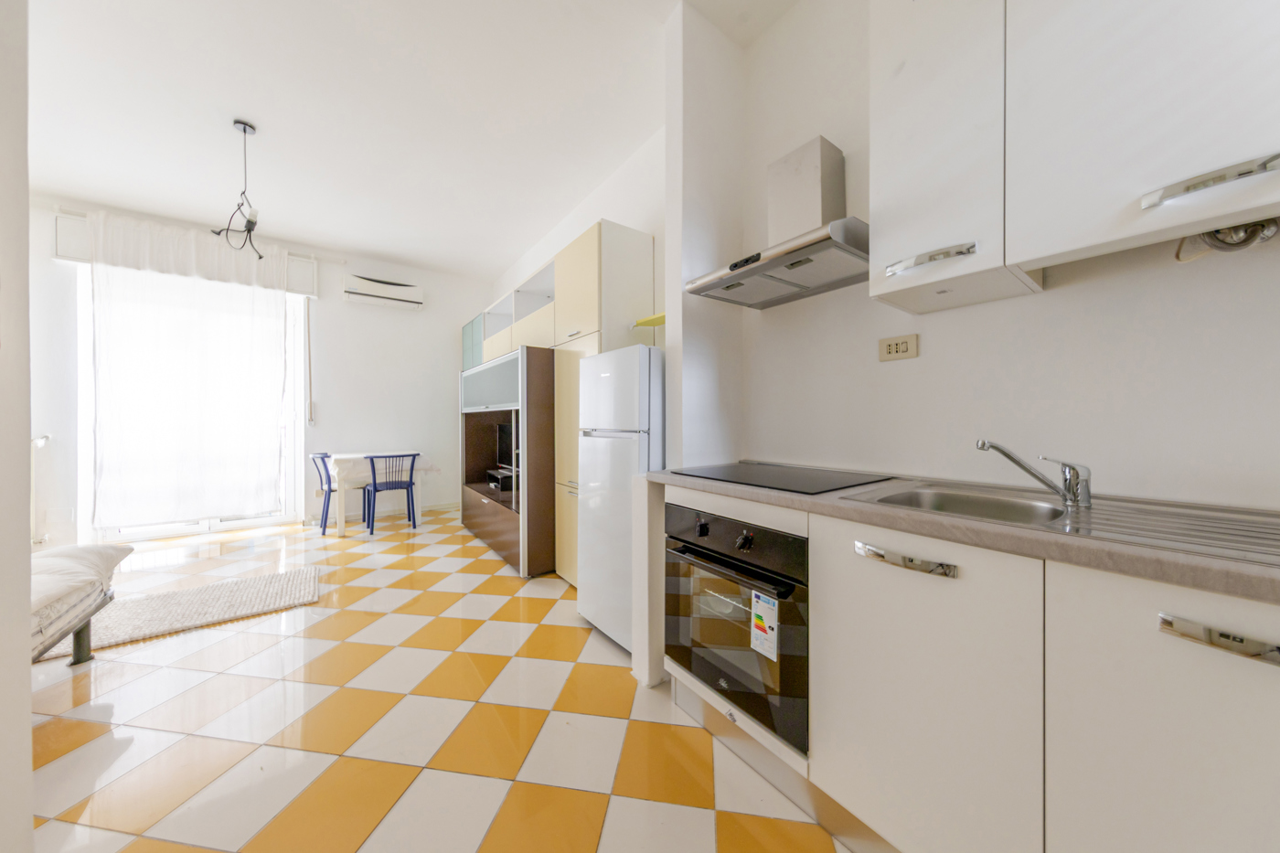 Monolocale arredato in affitto a Milano