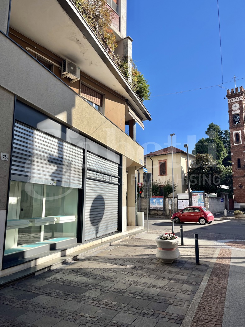 Negozio in affitto a Senago