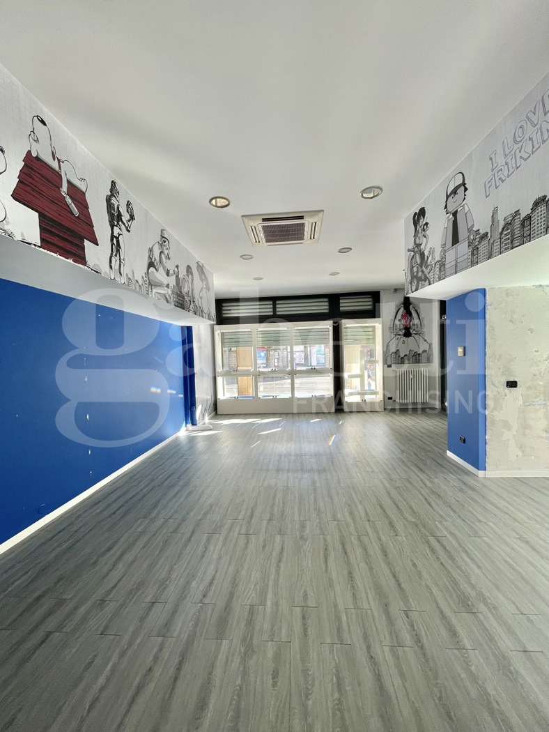 Negozio in affitto a Senago