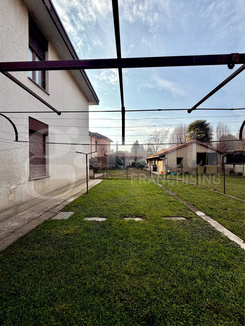 Villa con giardino a Lentate sul Seveso