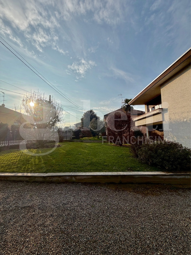 Villa con giardino a Lentate sul Seveso