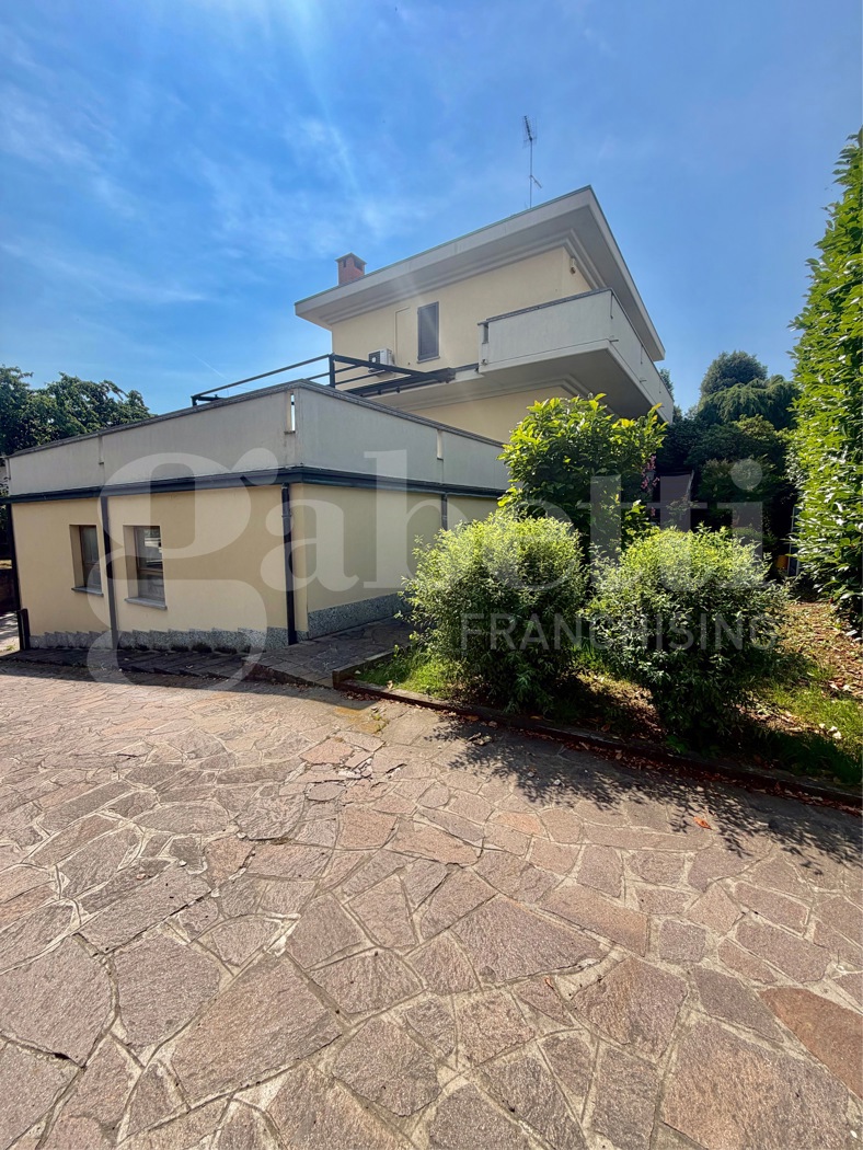 Villa con giardino a Senago
