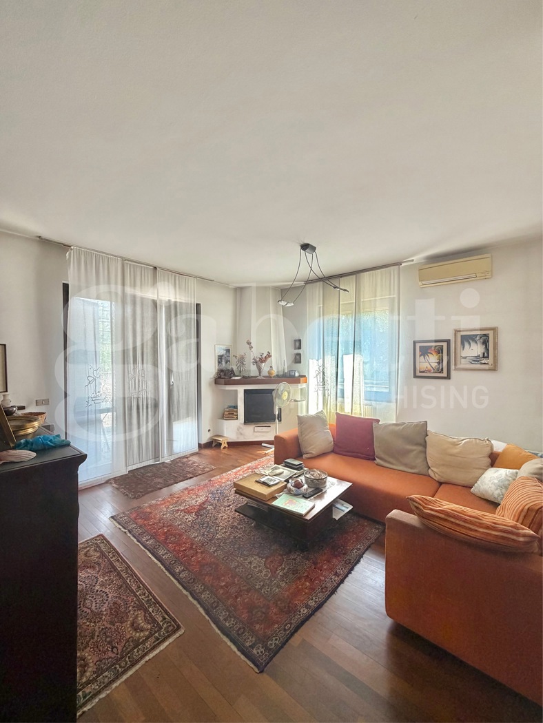 Villa con giardino a Senago