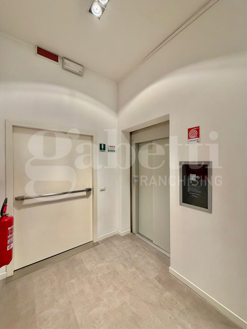 Ufficio con box doppio a Bovisio Masciago