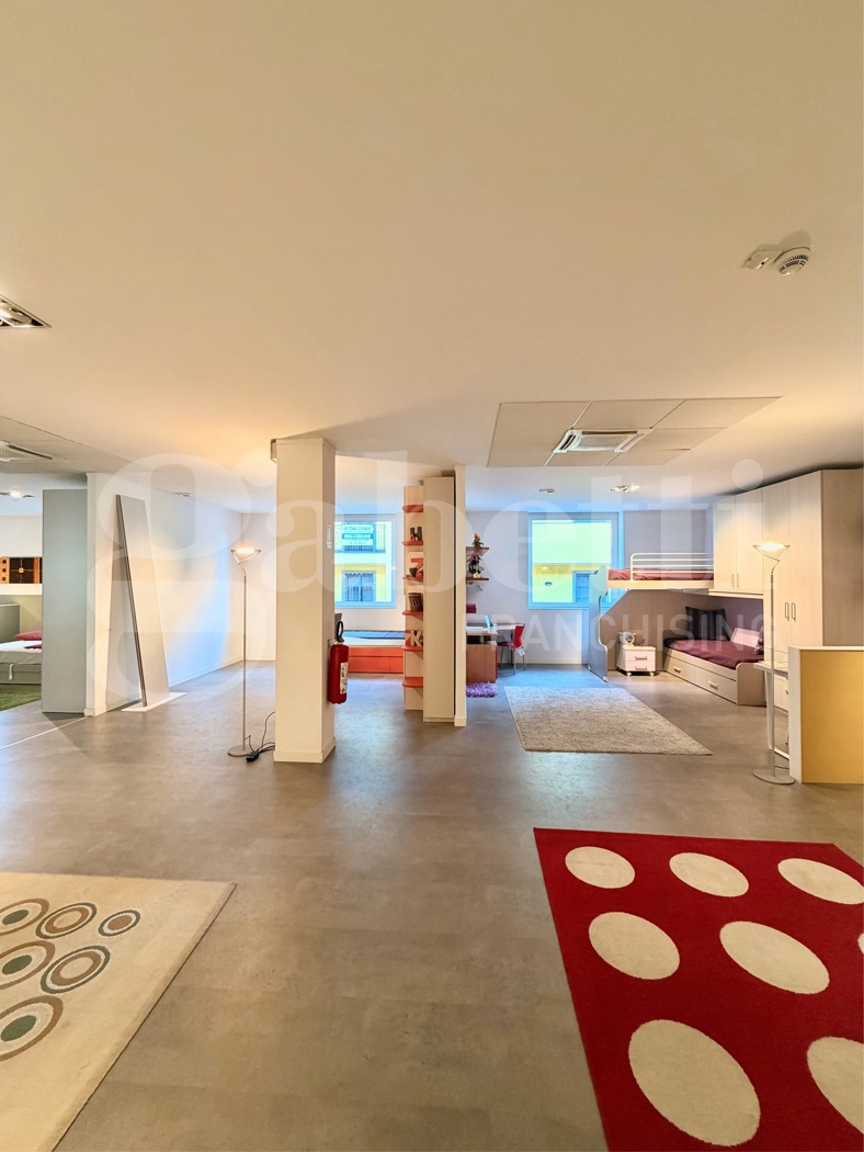 Ufficio con box doppio a Bovisio Masciago