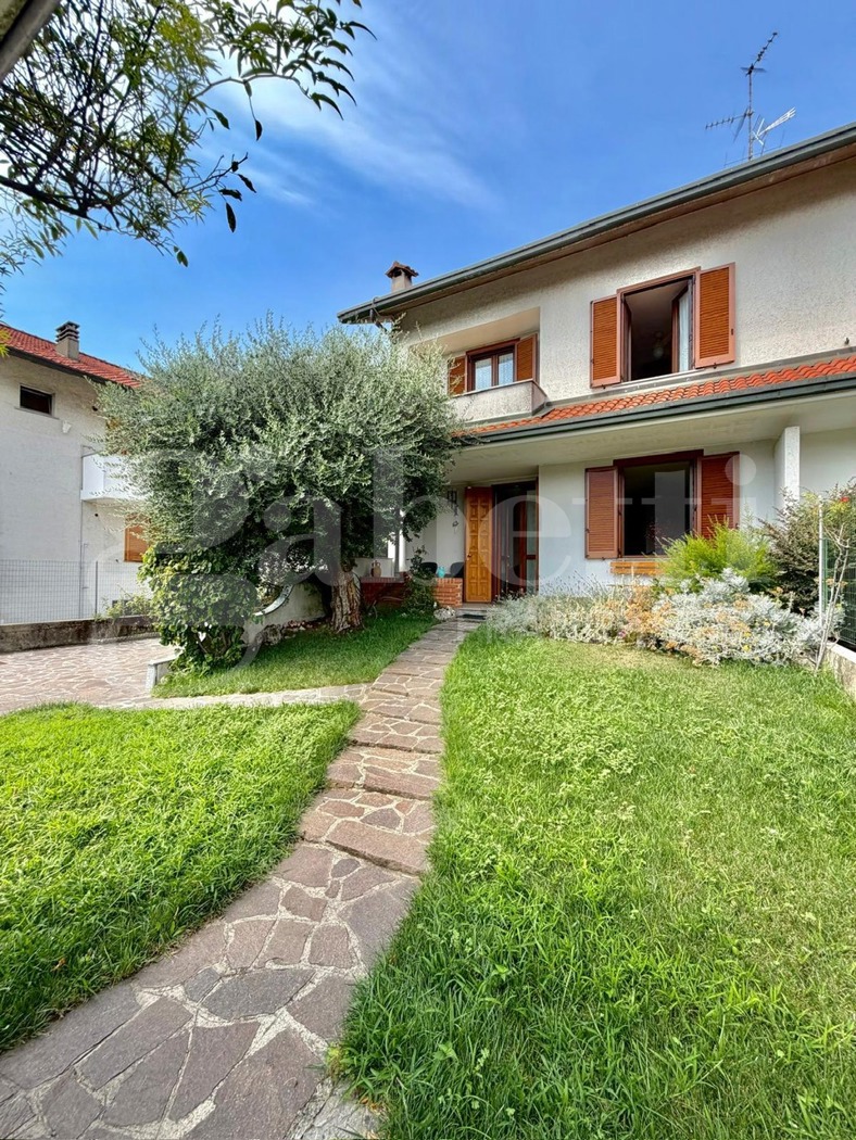 Villa con giardino a Senago