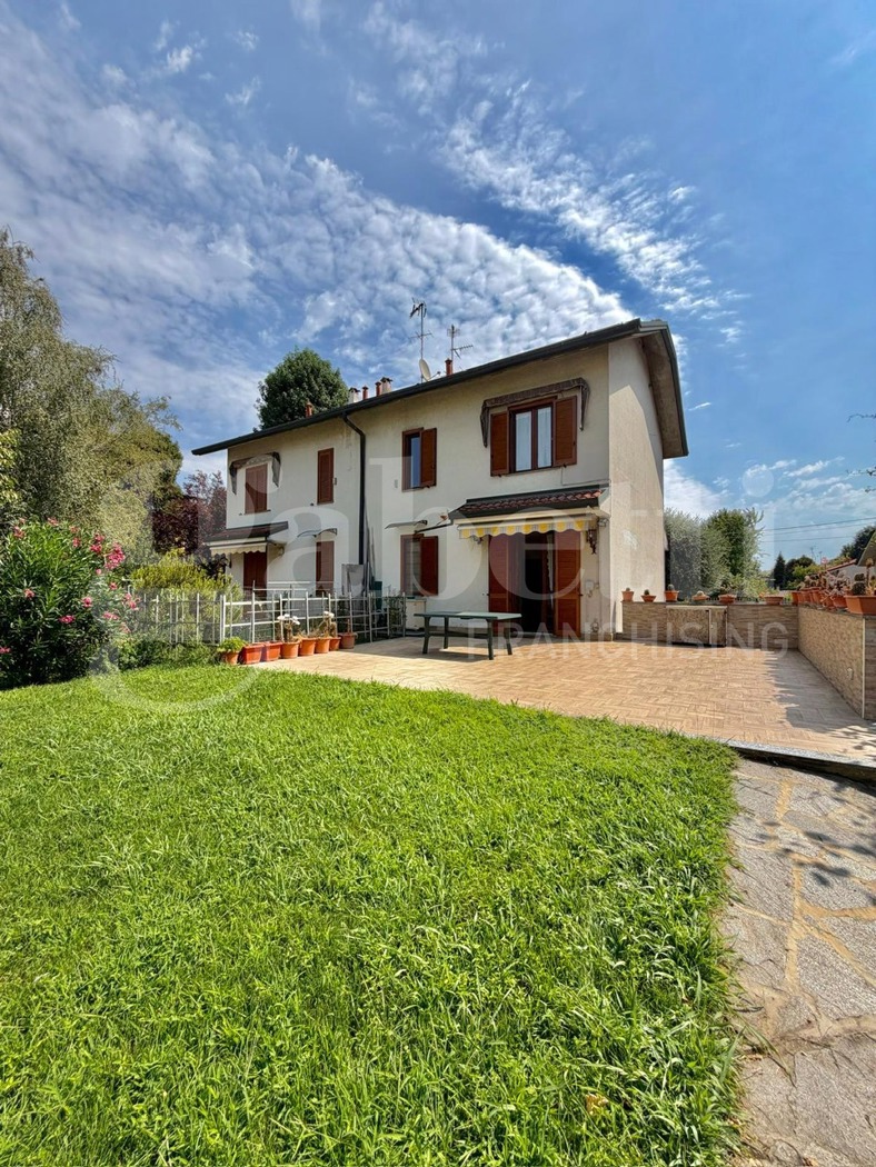 Villa con giardino a Senago