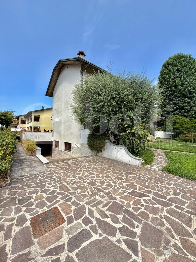Villa con giardino a Senago