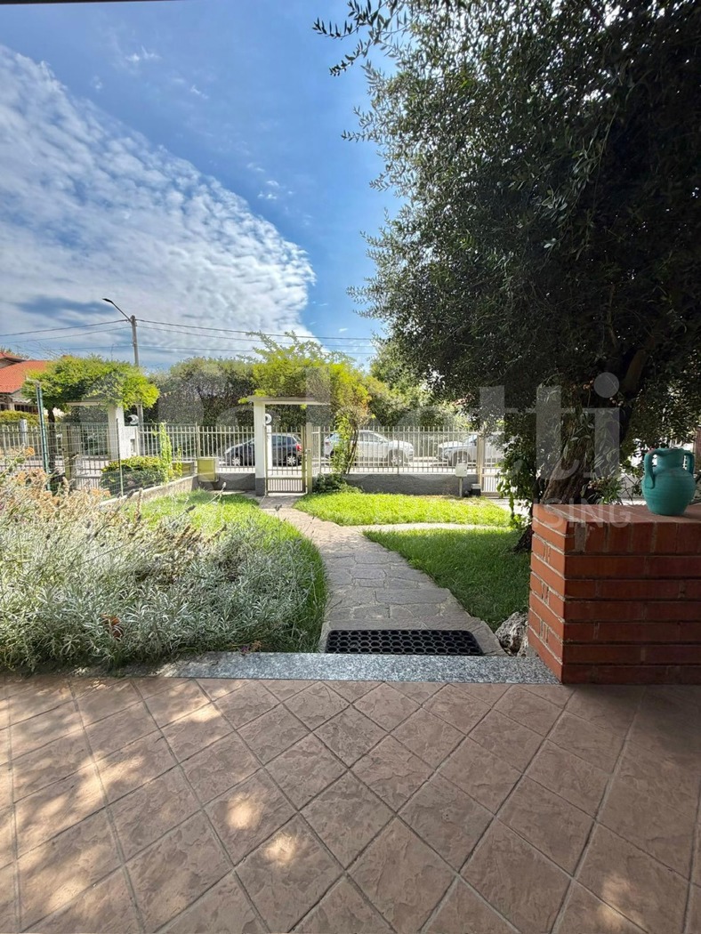 Villa con giardino a Senago