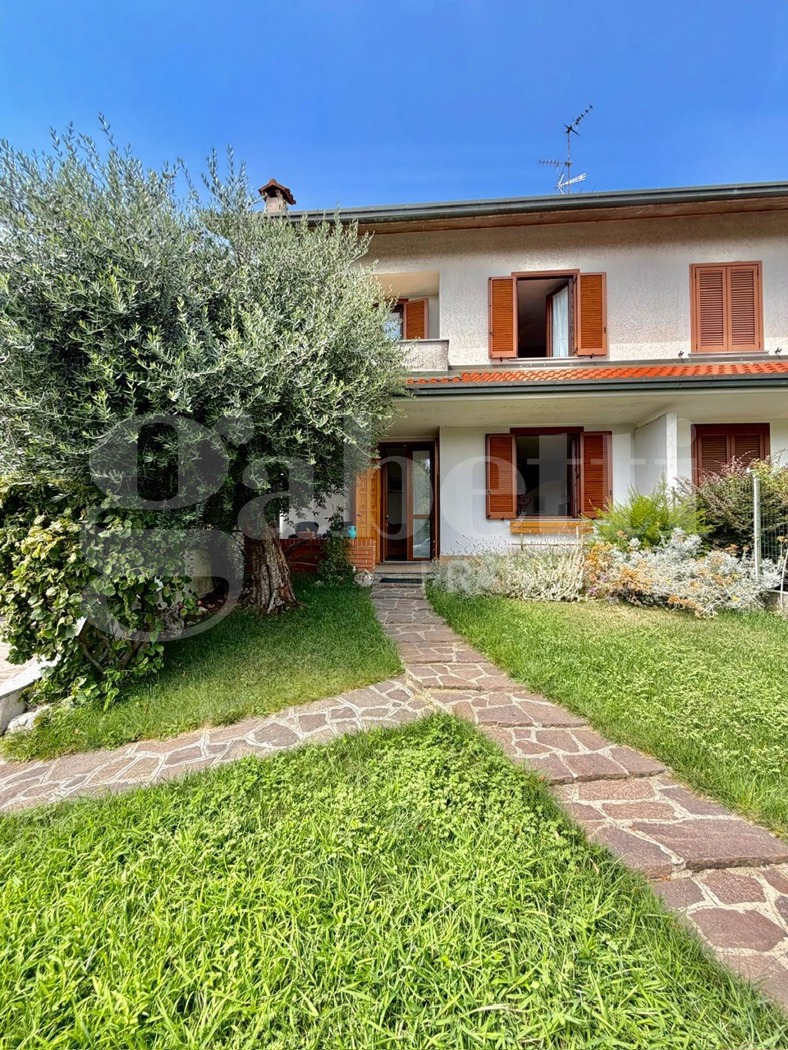 Villa con giardino a Senago