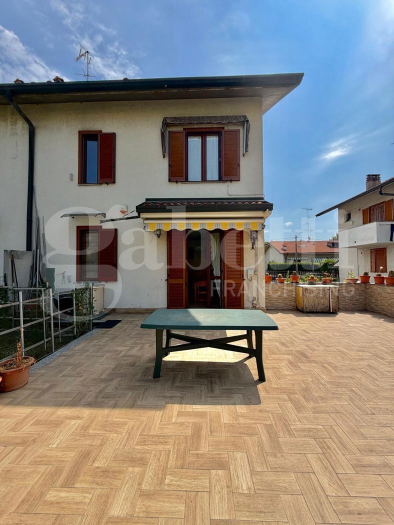 Villa con giardino a Senago
