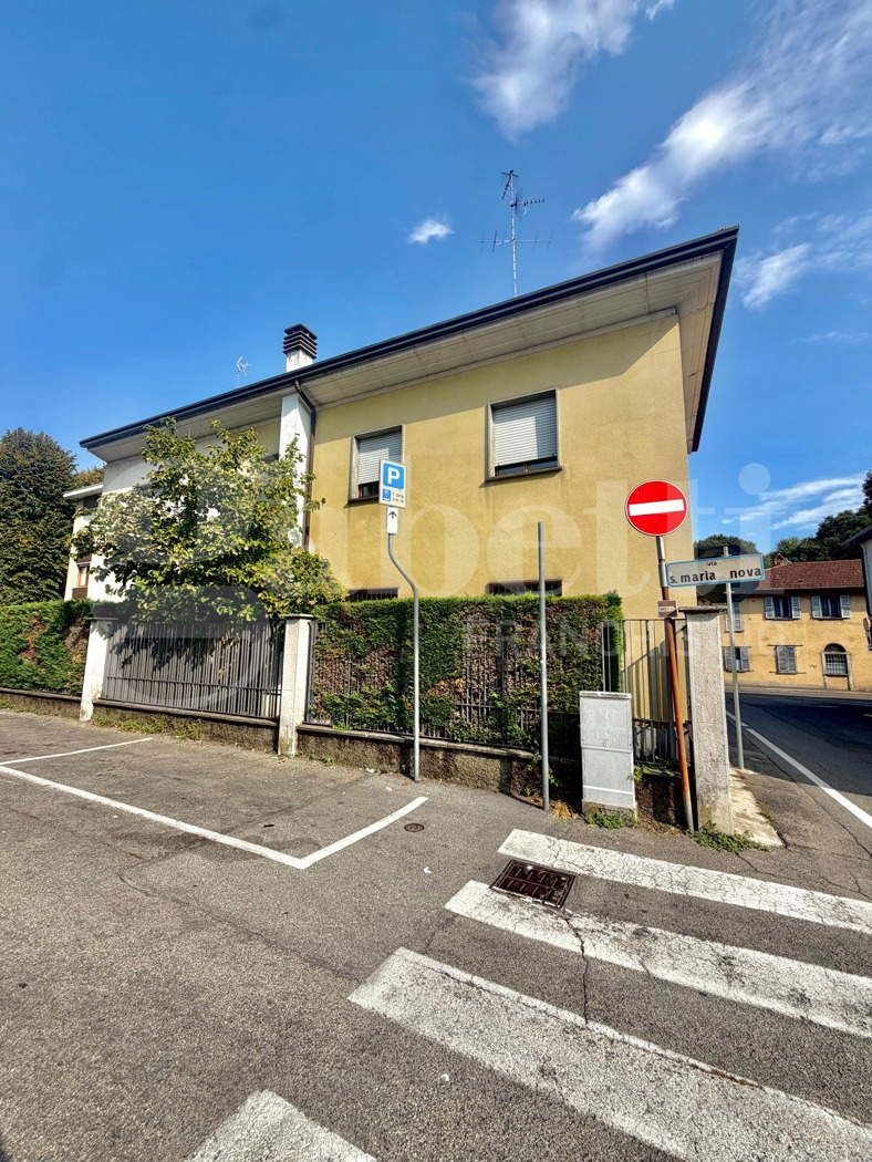 Villa Bifamiliare con giardino a Senago