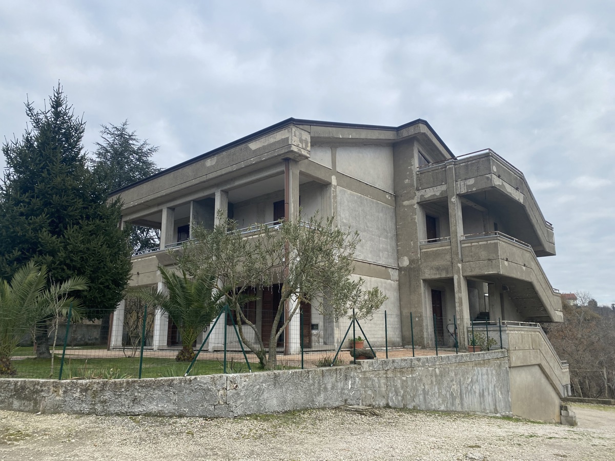Villa Bifamiliare con giardino a Montefredane