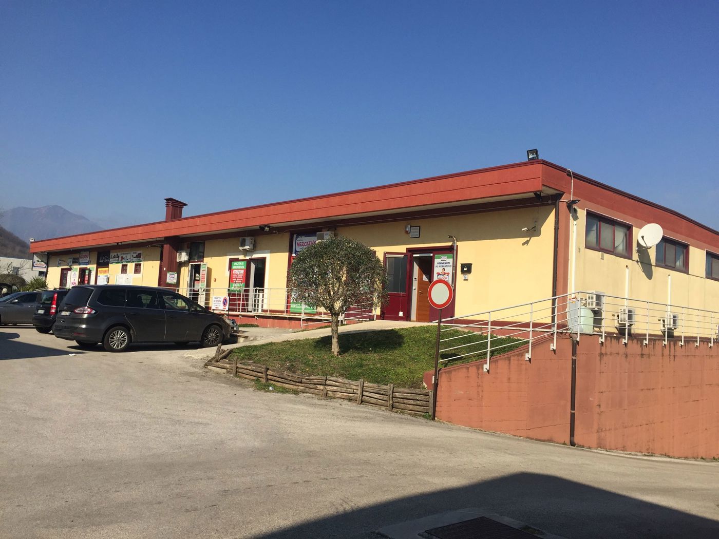 Capannone con box doppio a Avellino