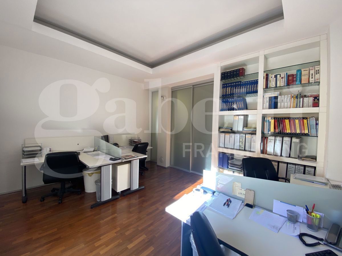 Ufficio ristrutturato a Avellino