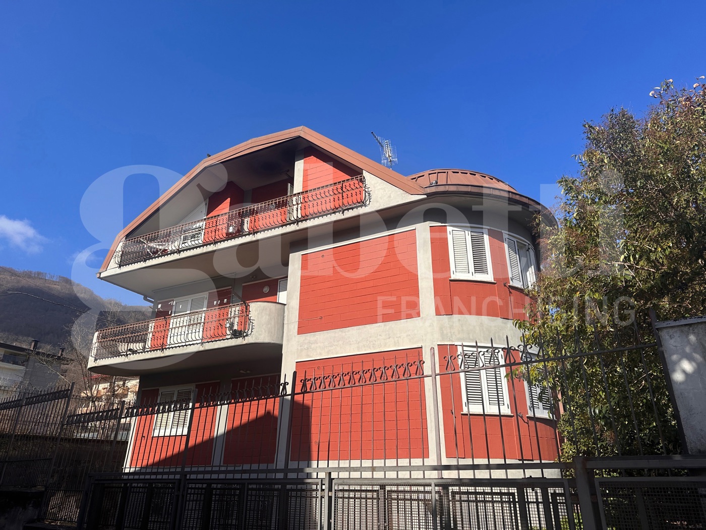Stabile/Palazzo con box doppio a Monteforte Irpino