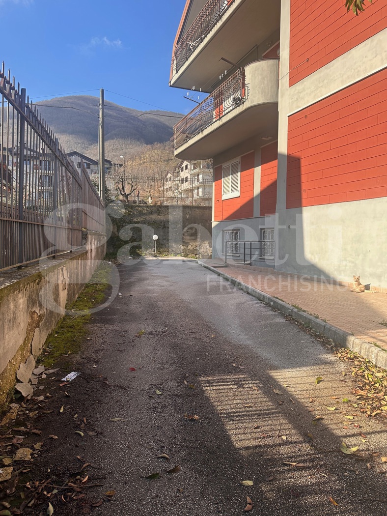 Stabile/Palazzo con box doppio a Monteforte Irpino