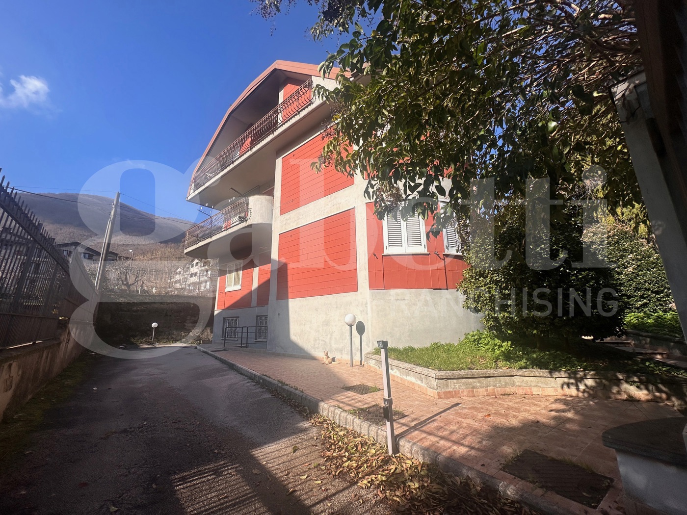 Stabile/Palazzo con box doppio a Monteforte Irpino