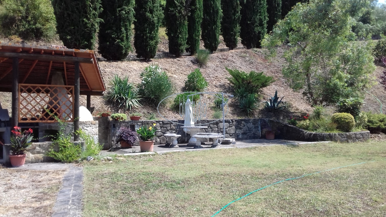 Rustico con giardino a Reggello