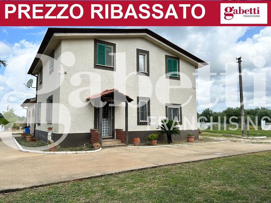 Casa indipendente con giardino a Latina
