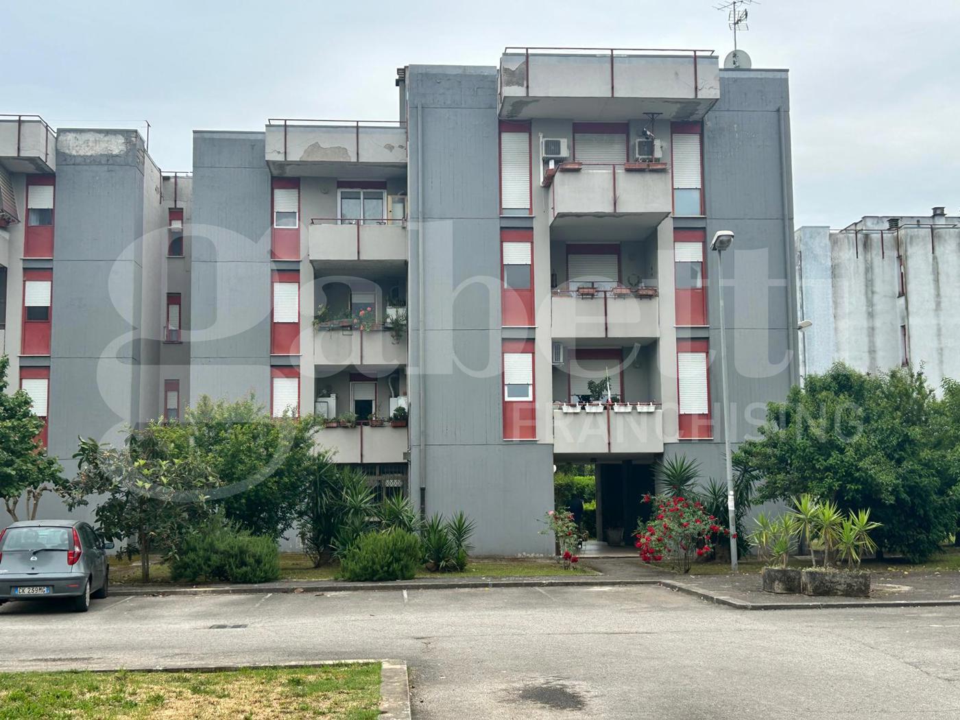 Quadrilocale con box a Latina