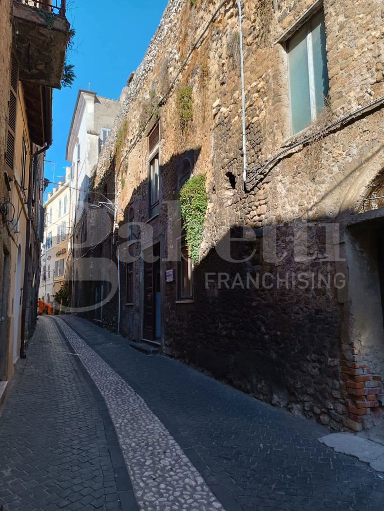 Negozio in vendita a Cori