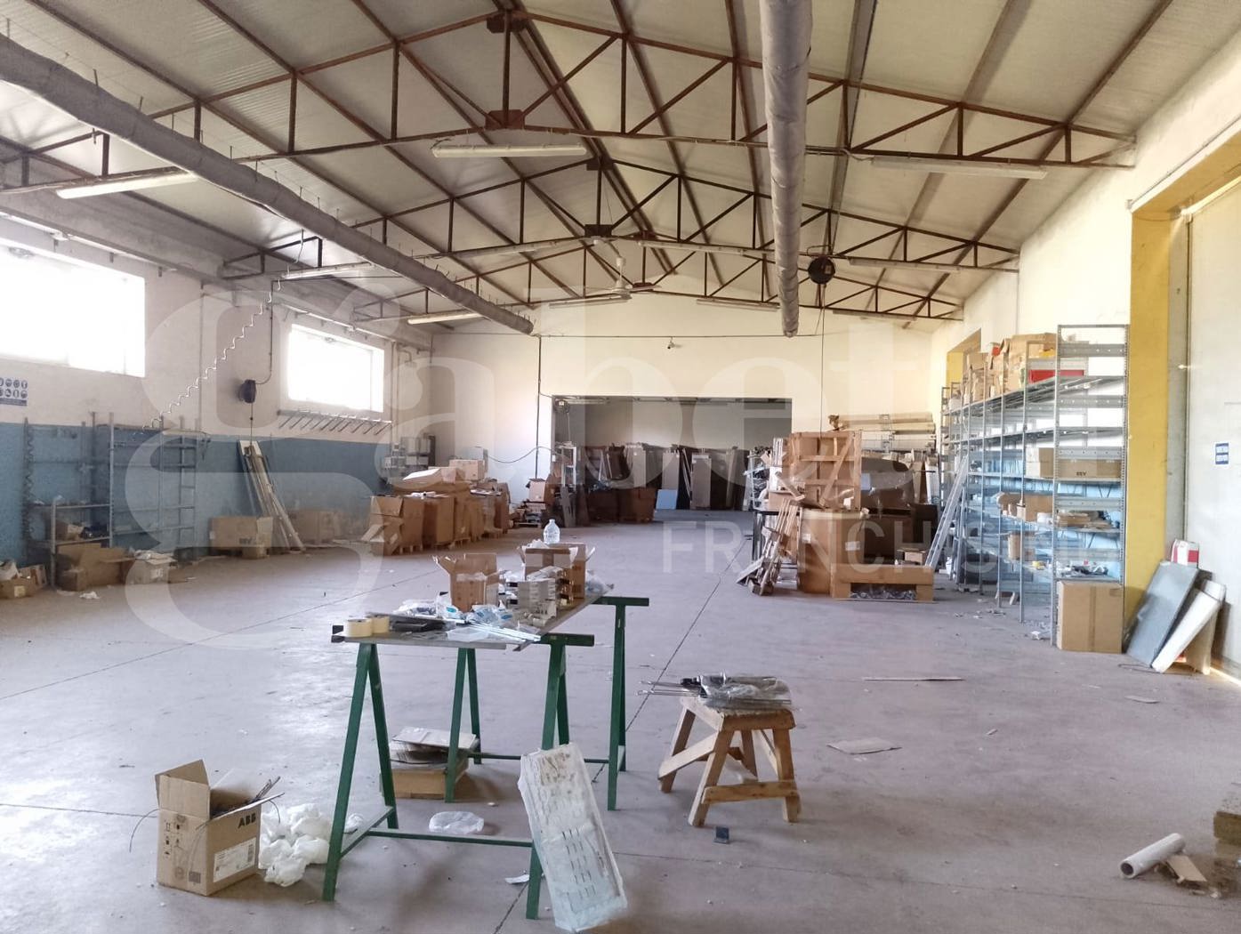 Capannone con box doppio a Latina