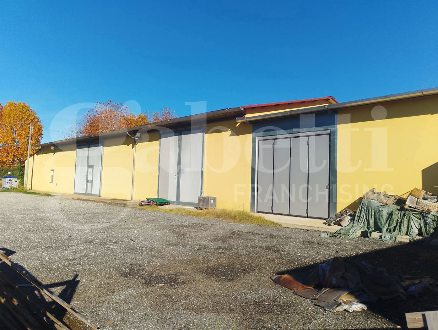 Capannone con box doppio a Latina