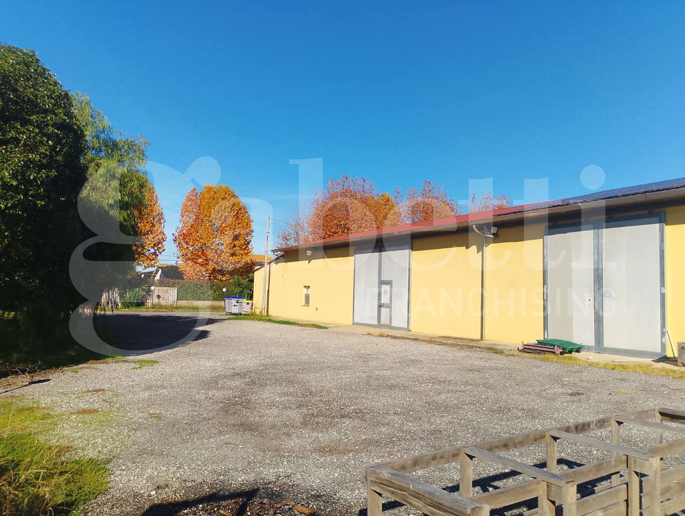 Capannone con box doppio a Latina