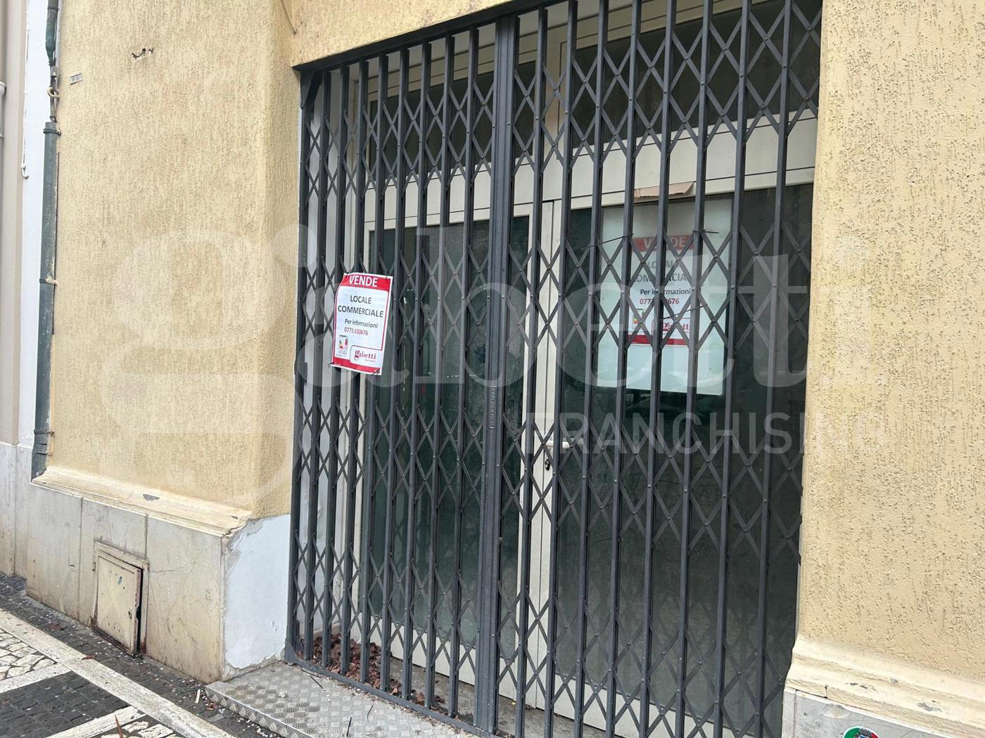 Negozio in vendita a Fondi