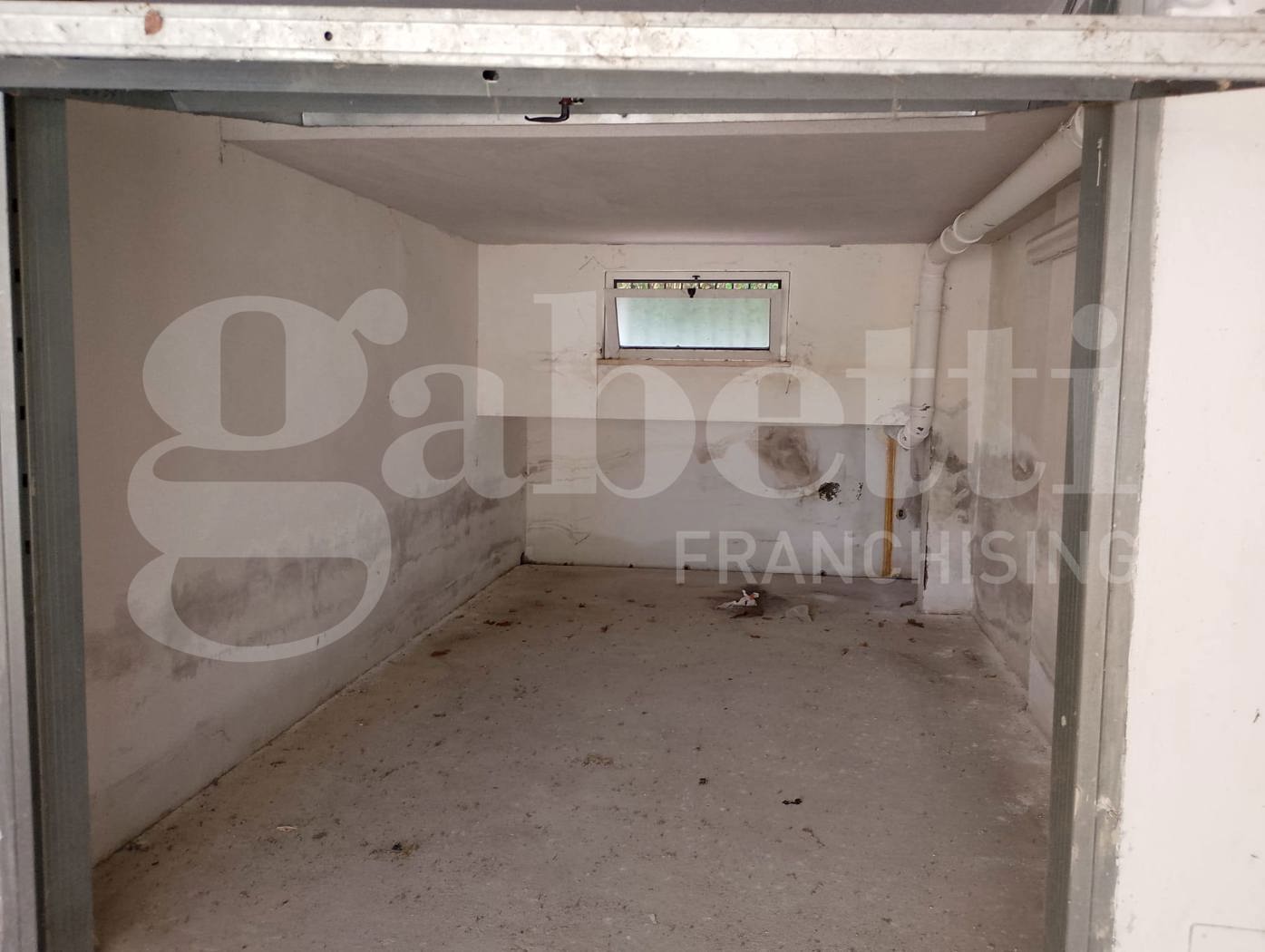 Box/Garage 20mq in vendita a Sermoneta