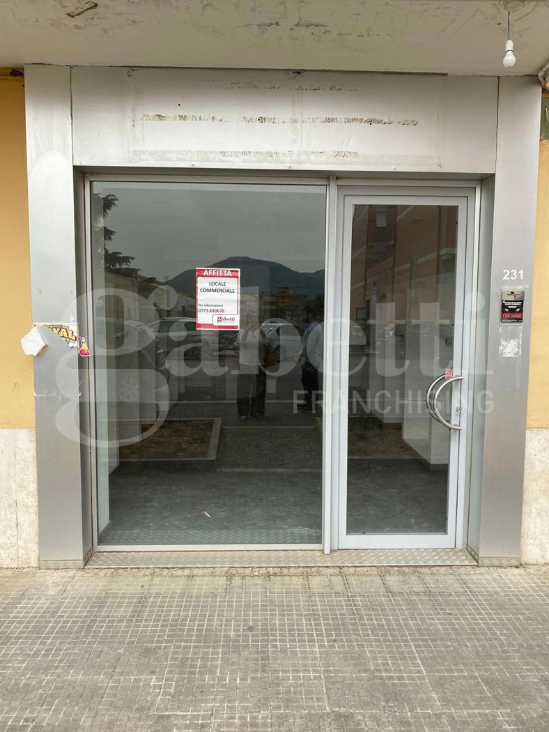 Negozio in affitto a Latina