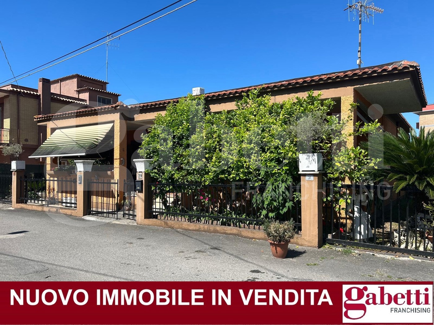Villa con giardino a Latina