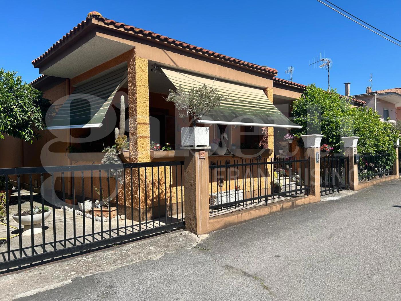 Villa con giardino a Latina